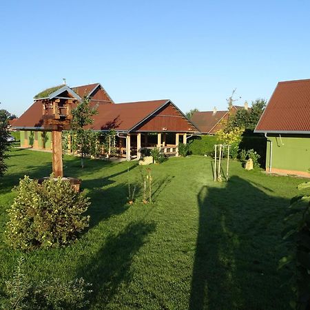 Penzion Pod Vápenkami Strážnice Exterior foto