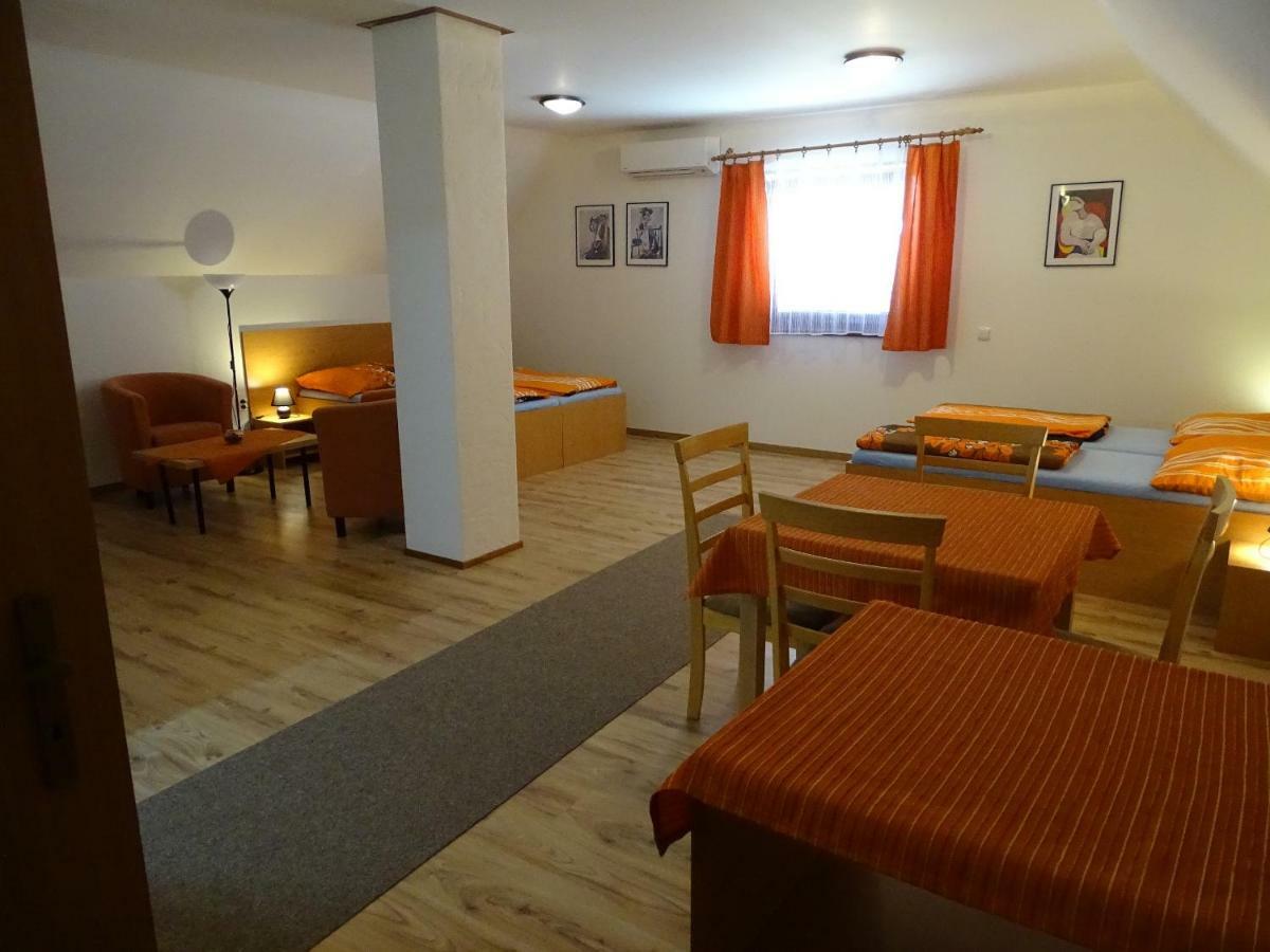 Penzion Pod Vápenkami Strážnice Exterior foto