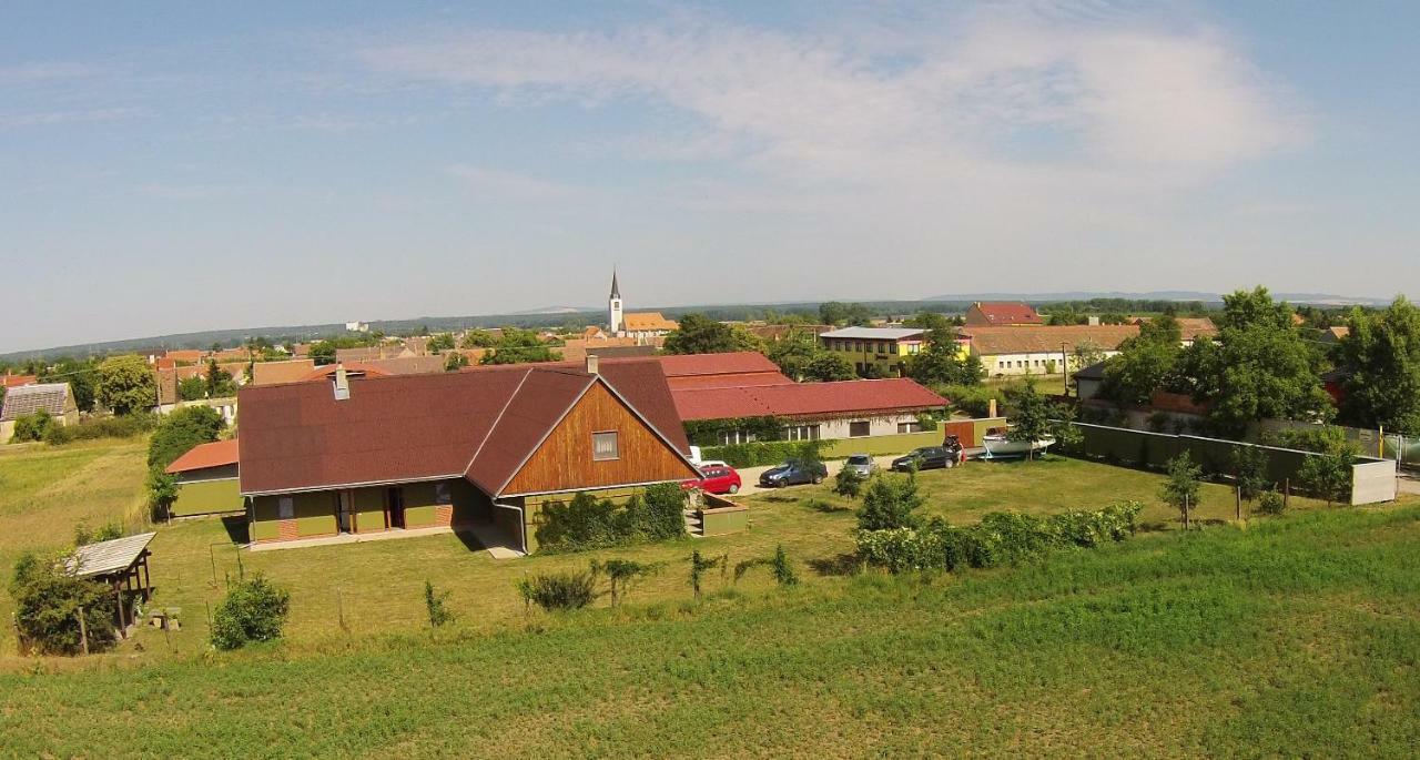 Penzion Pod Vápenkami Strážnice Exterior foto